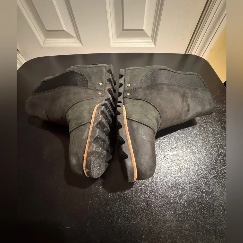 Sorel Black Joan of arctic Chelsea Ankle Booties size 6
